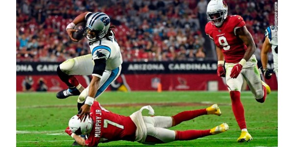 Cam Newton pukee jälleen Carolina Panthersin ykköspaidan